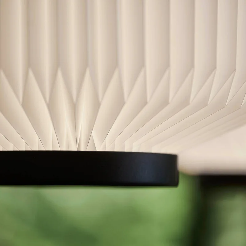 Shibui Small Hängeleuchte, Ø 28 cm by Le Klint in White, Black – product photo 4 of 5