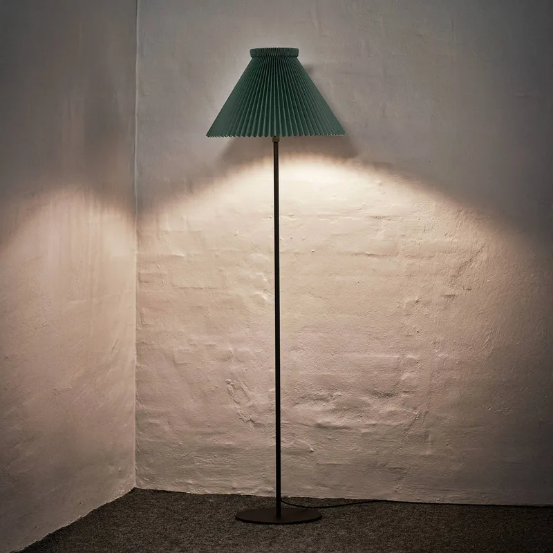 Stehleuchte LK 334, moosgrün, Papier, Höhe 155 cm by Le Klint in MoosGrün, Black – product photo
