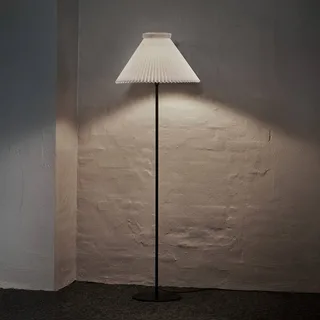 Stehleuchte LK 334, Papier, weiß, Höhe 155 cm von Le Klint in Weiß, Schwarz – Produktfoto 3 von 3