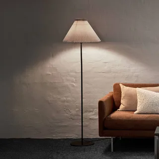 Stehleuchte LK 334, Papier, weiß, Höhe 155 cm von Le Klint in Weiß, Schwarz – Produktfoto 2 von 3