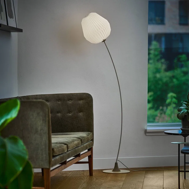 Stehleuchte The Bouquet, Lampenschirm Folie by Le Klint in White, Holz hell – product photo
