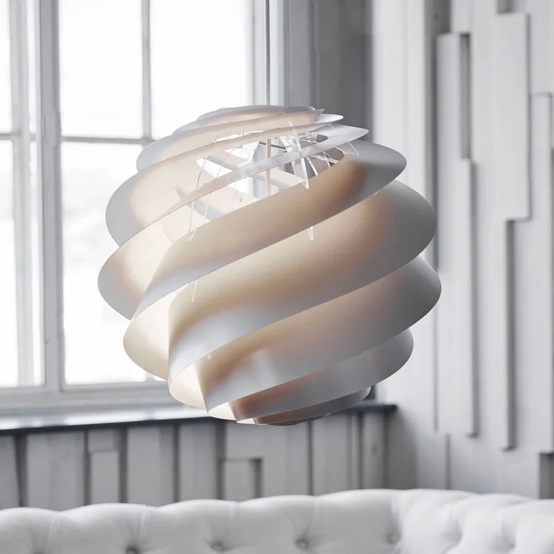 Swirl 3 Small - Hängeleuchte in by Le Klint in White – product photo