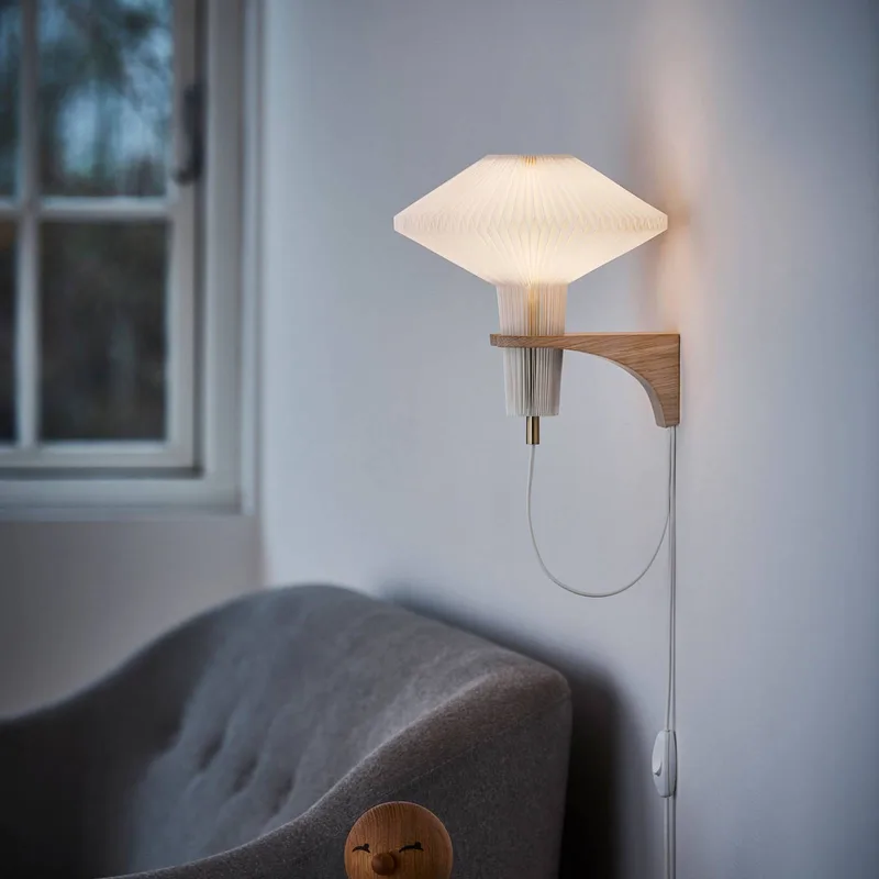 Wandleuchte The Mushrom, Eichenholz by Le Klint in White, Holz hell – product photo
