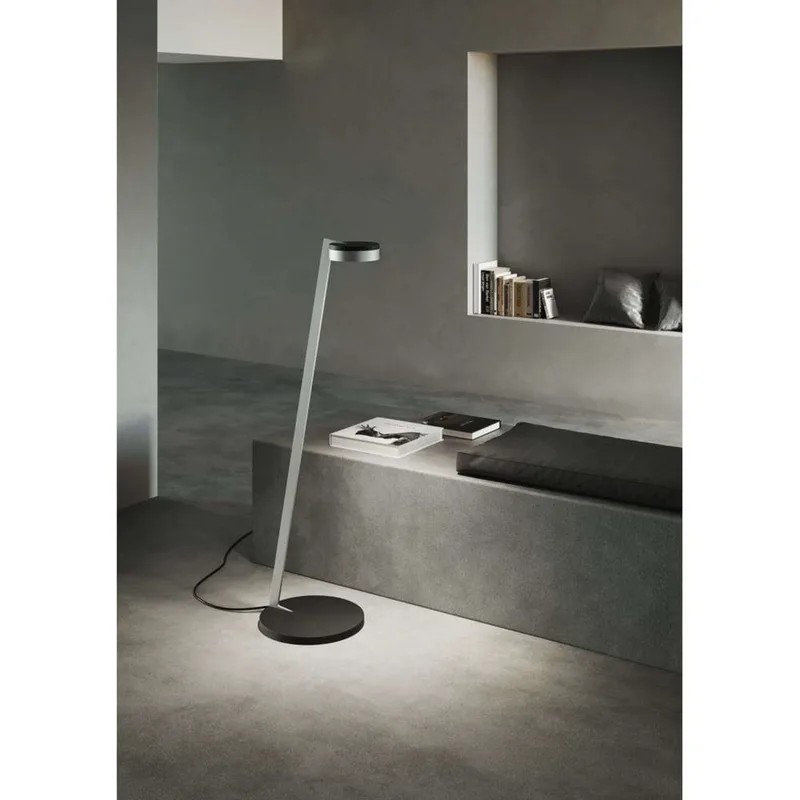 Blade F1 Slim vloerlamp zilver/zwart, helder från LIGHT-POINT – produktbild