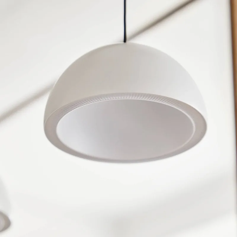 LED hanglamp Curve, aluminium, Ø 14 cm von LOOM DESIGN in Weiß – Produktfoto