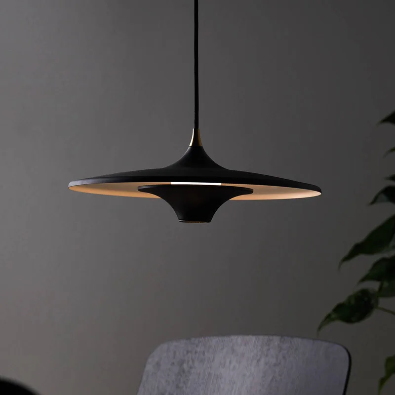 LED hanglamp Moja, Ø 35 cm van LOOM DESIGN in Zwart – productfoto