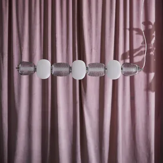 LED hanglamp Pearl 7, grijs/chroom, glas, 110 cm fra LOOM DESIGN i Rookgrijs-transparant, Krom, Opaal – produktbillede 1 af 2