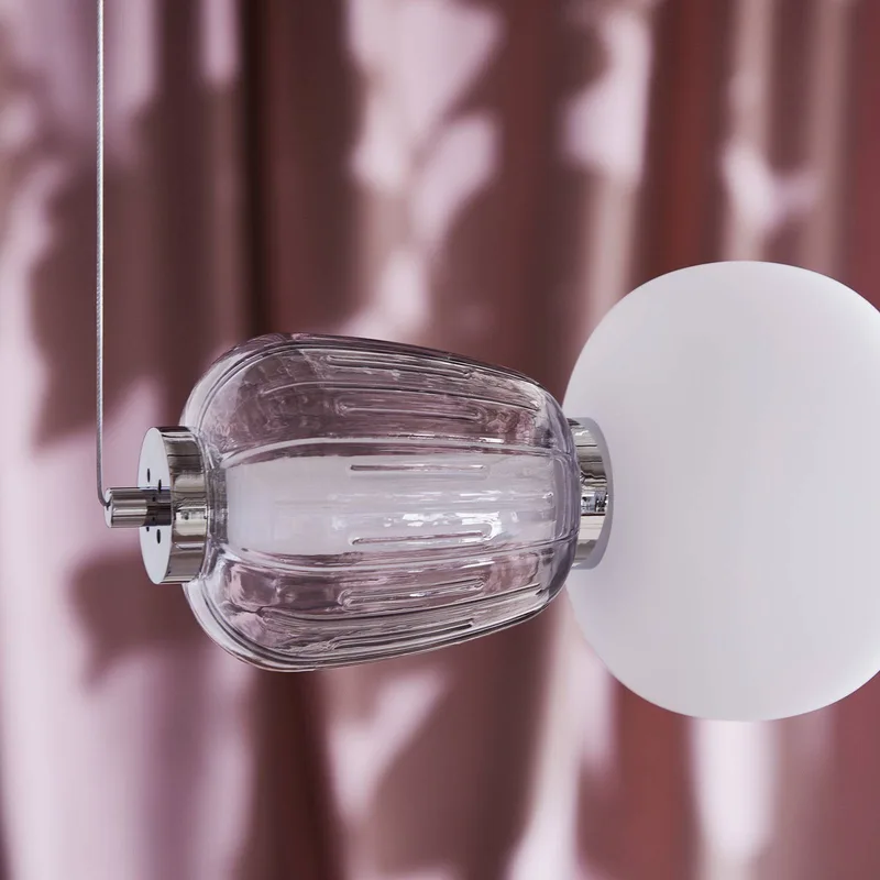 LED hanglamp Pearl 7, grijs/chroom, glas, 110 cm fra LOOM DESIGN i Rookgrijs-transparant, Krom, Opaal – produktbillede 2 af 2
