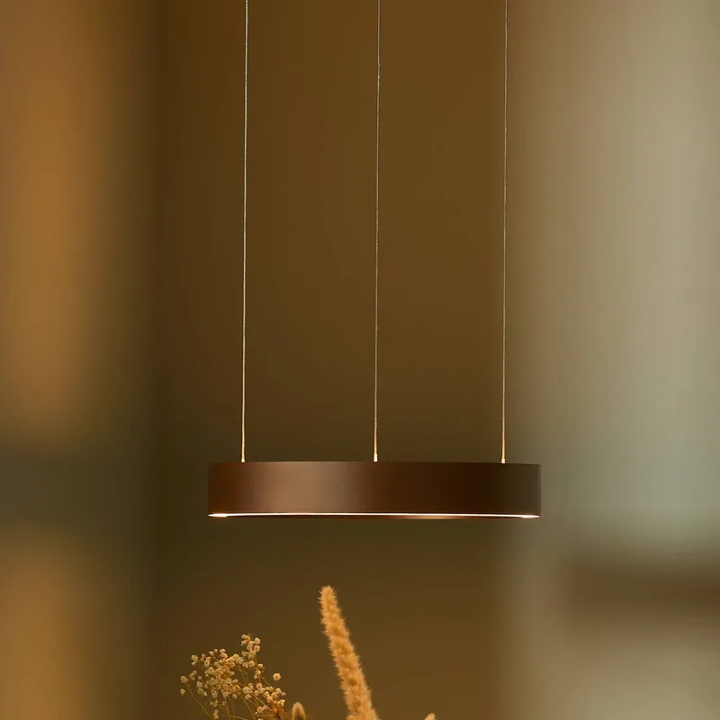 LED hanglamp Velora, Ø 40 cm, dimbaar. van LOOM DESIGN in Karamelbruin – productfoto