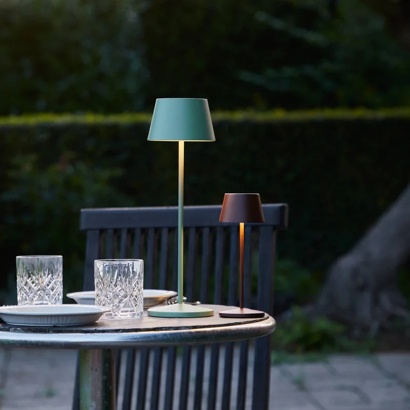 LED tafellamp op accu Modi Micro, IP65 by LOOM DESIGN in Corten – product photo 3 of 4