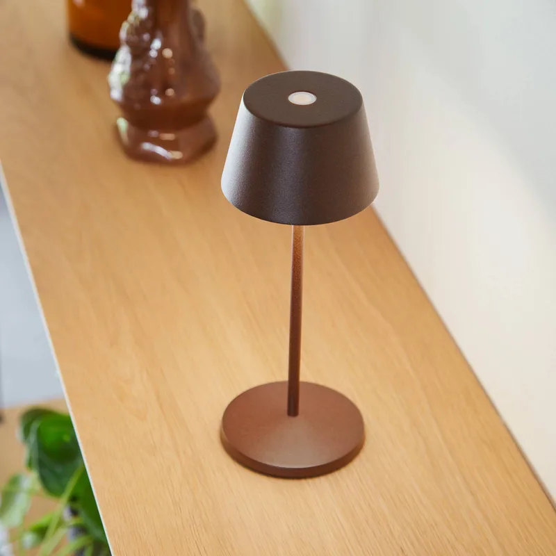 LED tafellamp op accu Modi Micro, IP65 de LOOM DESIGN en Corten – photo du produit