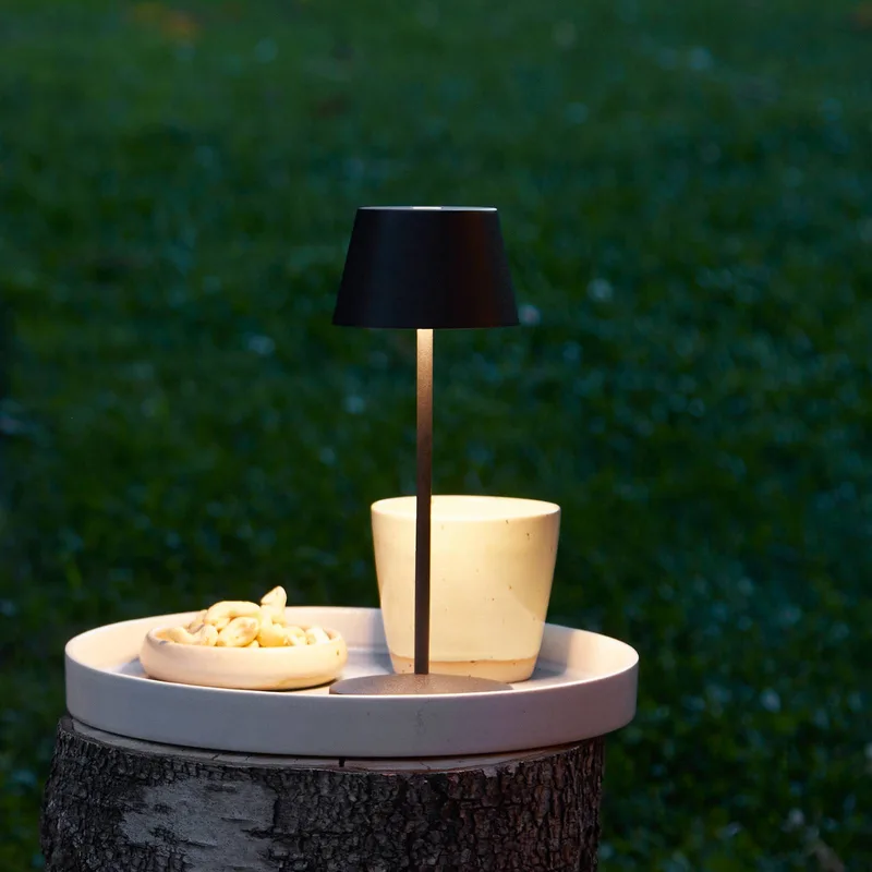 LED tafellamp op accu Modi Micro, IP65 van LOOM DESIGN in Zwart – productfoto 3 van 3