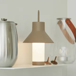 LED tafellamp op accu Shadow Small, IP65 by LOOM DESIGN in Beige – product photo 3 of 5