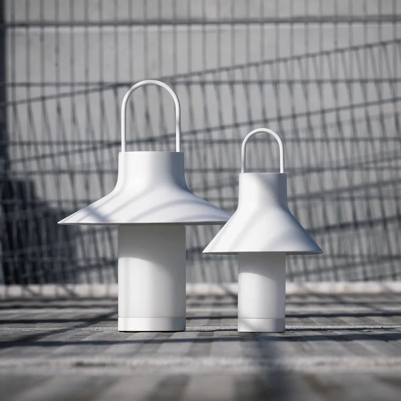 LED tafellamp op accu Shadow Small, IP65 von LOOM DESIGN in Weiß – Produktfoto