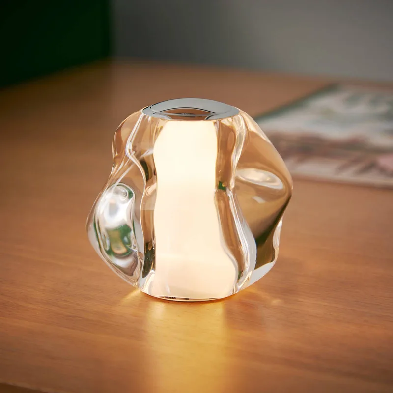 LED tafellamp op batterijen Ice Ball, chroom, Ø 10,5 cm från LOOM DESIGN i Krom, Transparent – produktbild
