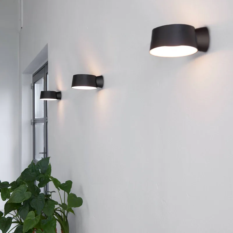 LED wandlamp Cookie, aluminium, Ø 15 cm von LOOM DESIGN in Schwarz – Produktfoto 2 von 3