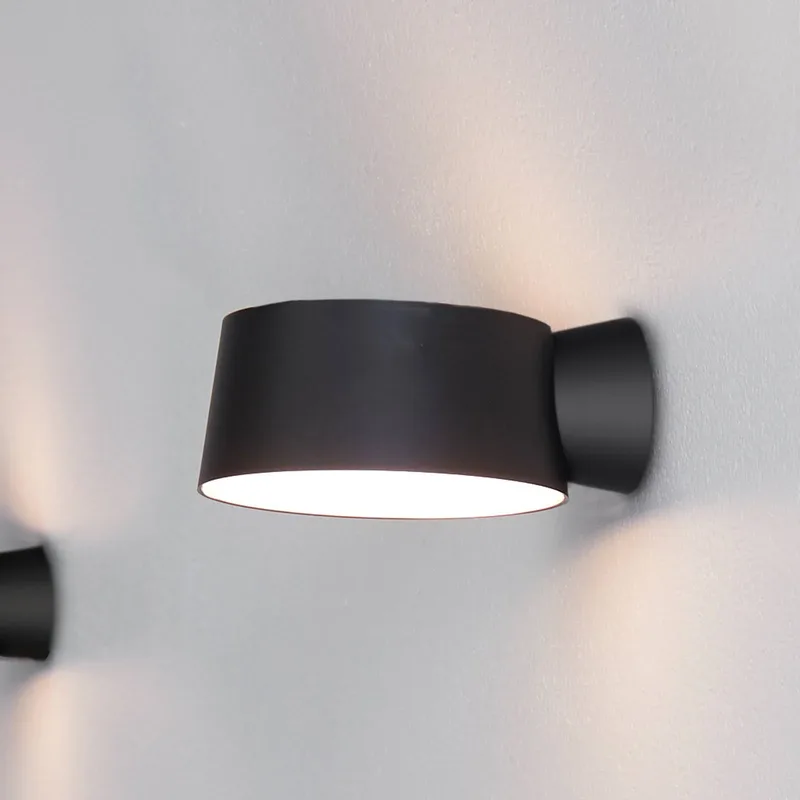 LED wandlamp Cookie, aluminium, Ø 15 cm från LOOM DESIGN i Svart – produktbild