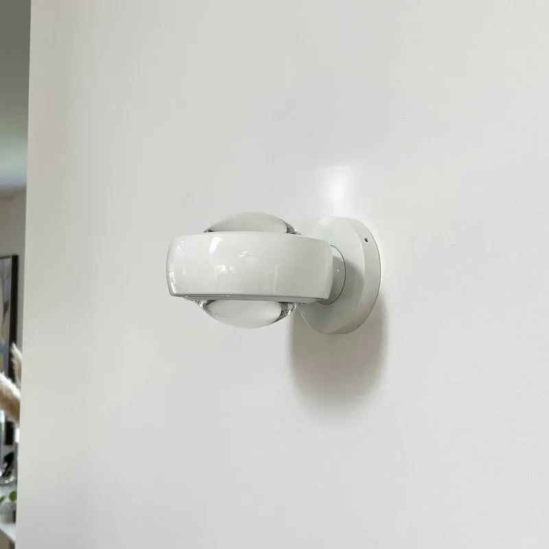 LED wandlamp Optic, wit, aluminium, Ø 12 cm van LOOM DESIGN in Glanzend wit – productfoto