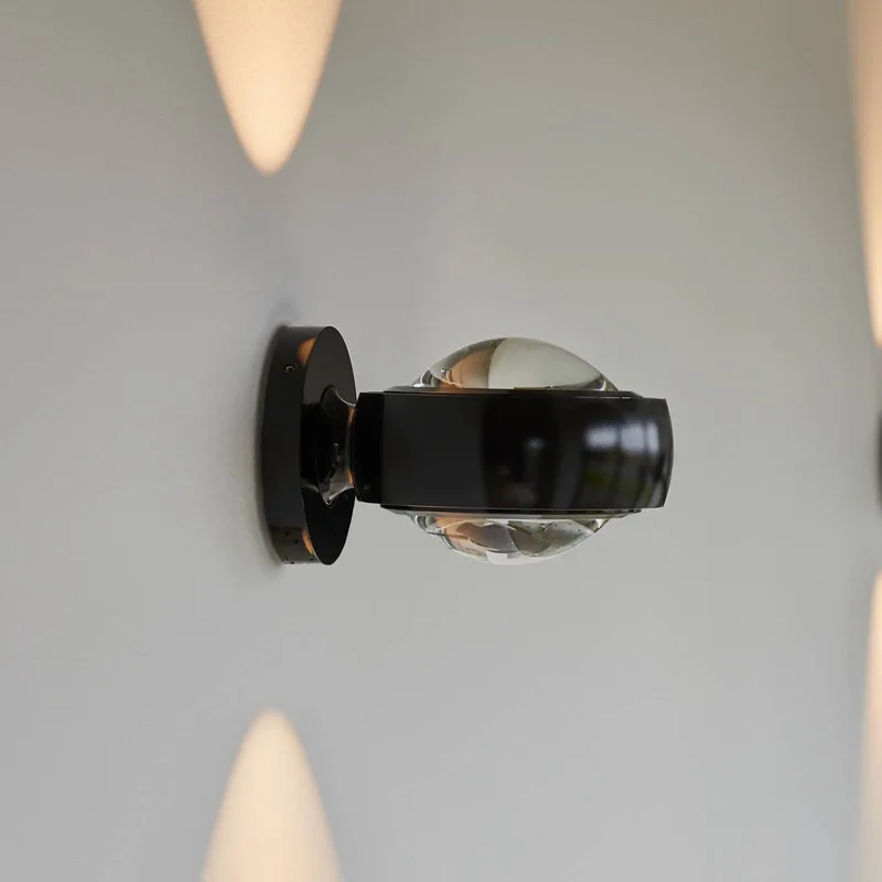 LED-vägglampa Optic, svart aluminium Ø 12 cm från LOOM DESIGN i Glanzend zwart – produktbild
