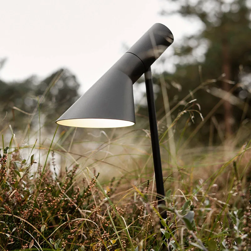 AJ Garden Sockel 50 cm Fußplatte 840 by Louis Poulsen in Schwarz – product photo