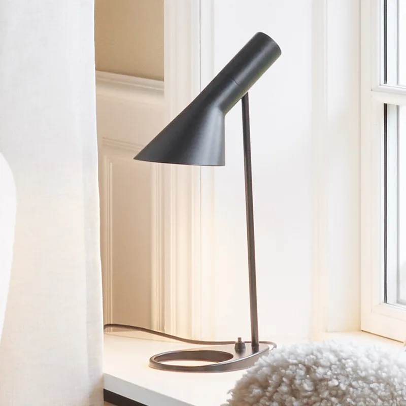 AJ Mini Taffellamp Zwart - Louis Poulsen - Woonkamer - Designer - Metaal - 1 lamp by Louis Poulsen – product photo