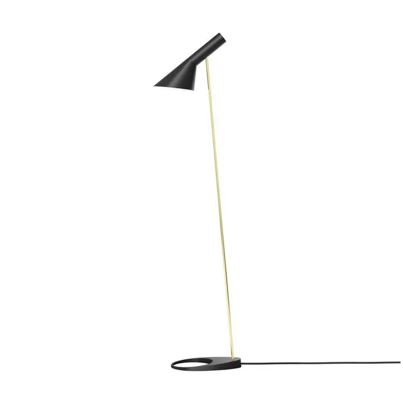 AJ Vloerlamp Brass/Black - Louis Poulsen - Woonkamer - Designer - Metaal - 1 lamp von Louis Poulsen – Produktfoto