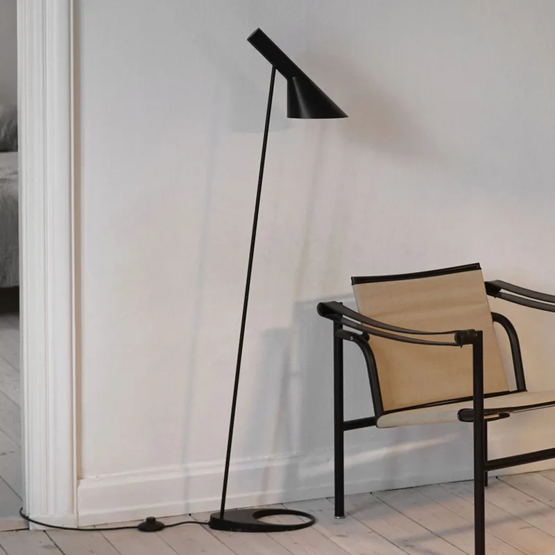 AJ vloerlamp zwart - Louis Poulsen - Woonkamer - Designer - Metaal - 1 lamp by Louis Poulsen – product photo