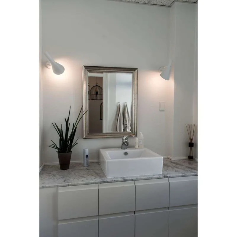 AJ Wandlamp Hardwired Wit - Louis Poulsen - Woonkamer - Metaal by Louis Poulsen – product photo