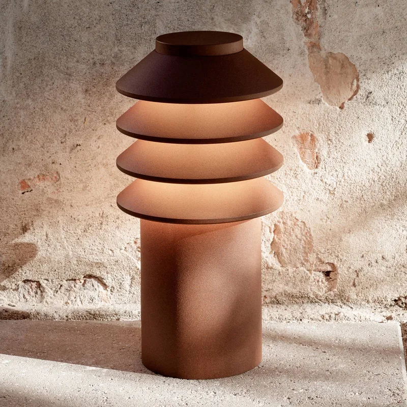 Bysted 25 Platte/Adapter 930 von Louis Poulsen in Corten – Produktfoto