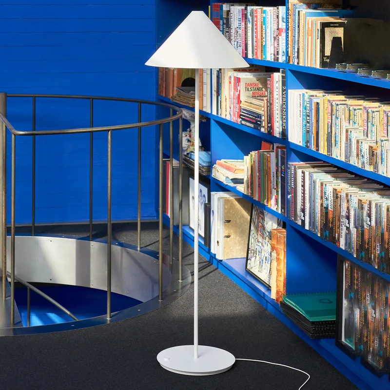Keglen 400 LED Vloerlamp Dim-to-Warm White - Louis Poulsen - Woonkamer - Designer - Metaal - Met lampenkap by Louis Poulsen – product photo