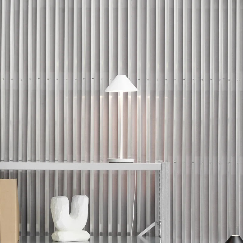 Keglen LED tafellamp, wit, CCT, dimbaar - Louis Poulsen - Woonkamer - Designer - Metaal - Met lampenkap by Louis Poulsen – product photo
