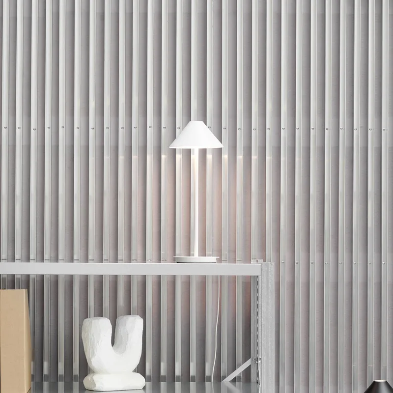 LED-Tischleuchte Keglen, 3000 K, dim. by Louis Poulsen in Weiß – product photo
