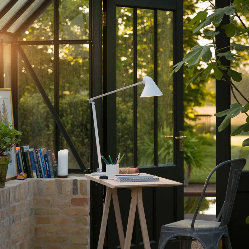 NJP tafellamp met voet 3000K wit by Louis Poulsen – product photo 4 of 5
