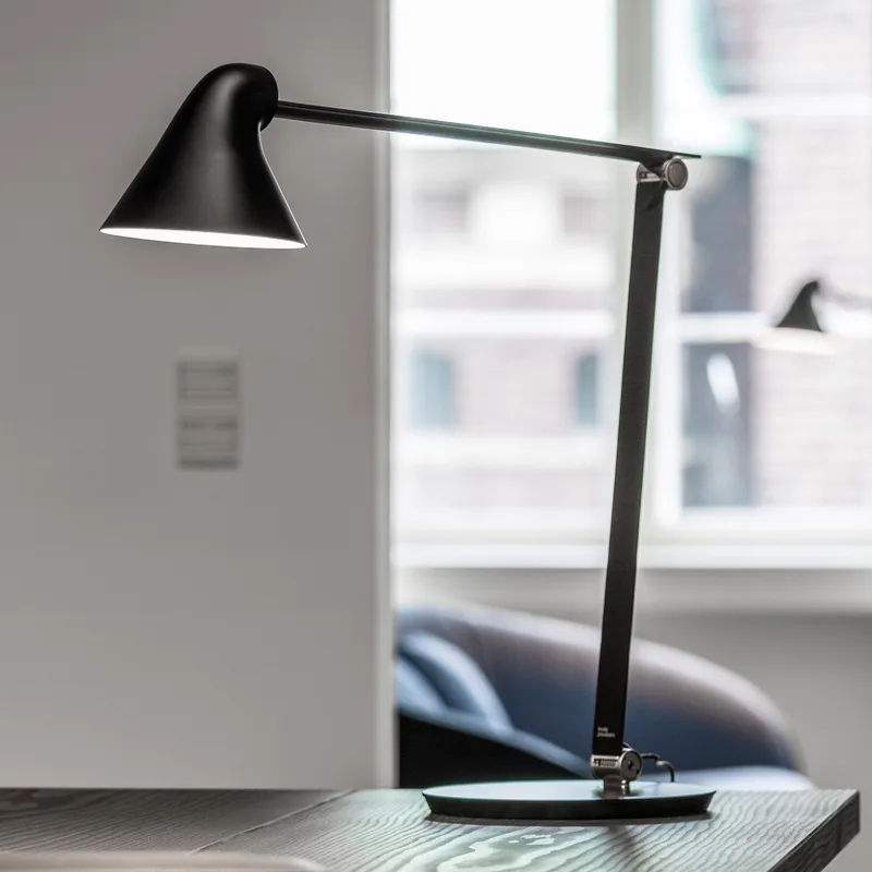 NJP Tafellamp met Voet 3000K Zwart - Louis Poulsen - Woonkamer - Designer - Metaal - 1 lamp by Louis Poulsen – product photo