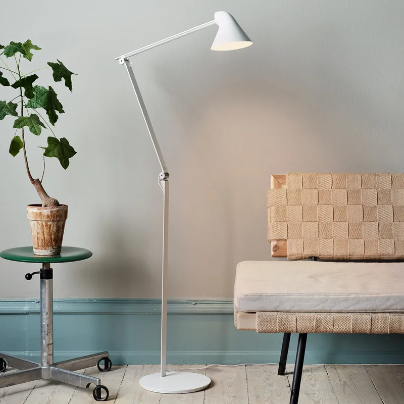 NJP VloerLamp 3000K Wit - Louis Poulsen - Woonkamer - Designer - Metaal - Met lampenkap von Louis Poulsen – Produktfoto