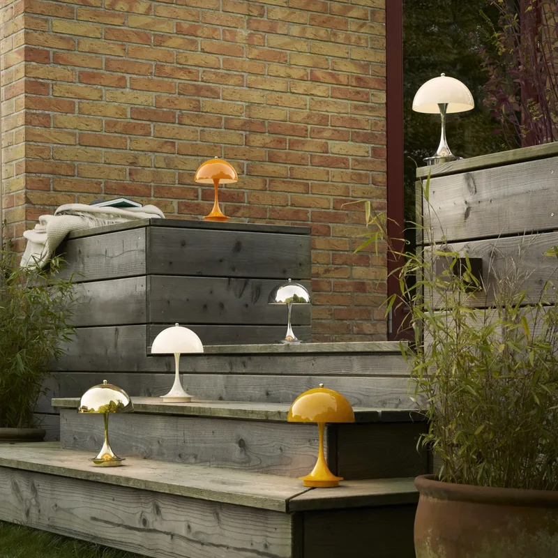 Panthella 160 PORTABLE V3 acculamp messing gemetalliseerd - Louis Poulsen - Balkon - Designer - Kunststof - 1 lamp by Louis Poulsen – product photo