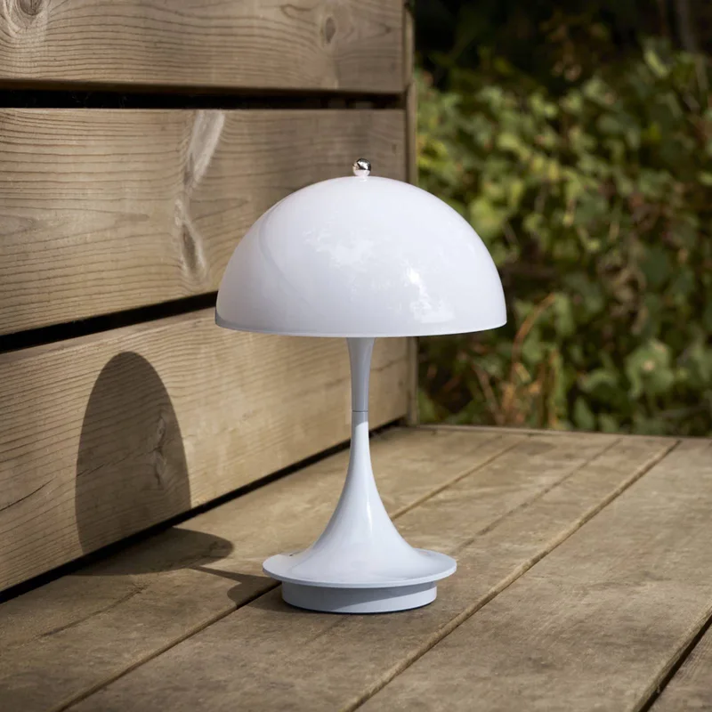 Panthella 160 PORTABLE V3 acculamp Opal Pale Blau van Louis Poulsen – productfoto 2 van 4