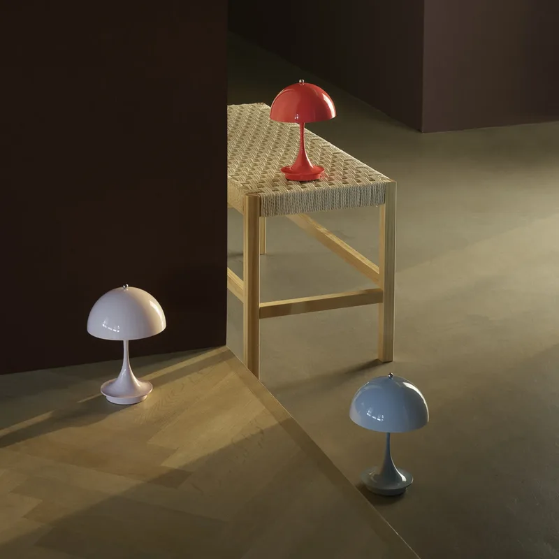 Panthella 160 PORTABLE V3 acculamp Opal Pale Rose - Louis Poulsen - Balkon - Designer - Kunststof - 1 lamp by Louis Poulsen – product photo