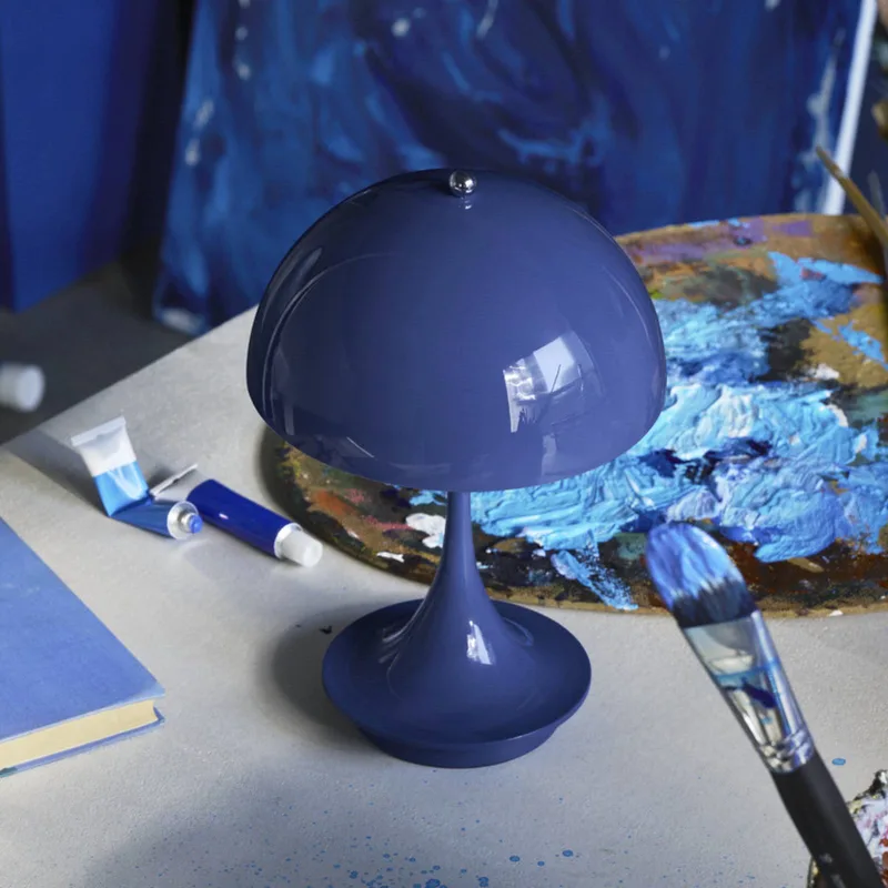 Panthella 160 PORTABLE V3 acculamp Opaque Indigo van Louis Poulsen – productfoto 3 van 5