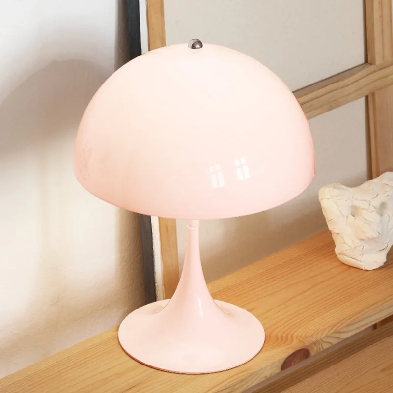 Panthella 250 PORTABLE LED-batterijlamp roze - Louis Poulsen - Woonkamer - Modern - Kunststof - Met lampenkap by Louis Poulsen – product photo