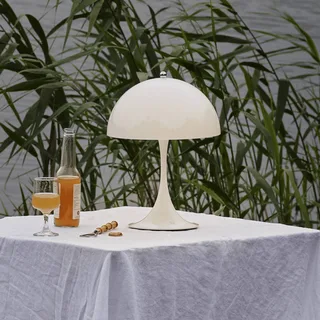 Panthella 250 PORTABLE LED-batterijlamp wit by Louis Poulsen – product photo 2 of 5