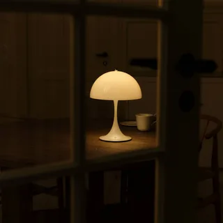 Panthella 250 PORTABLE LED-batterijlamp wit by Louis Poulsen – product photo 5 of 5