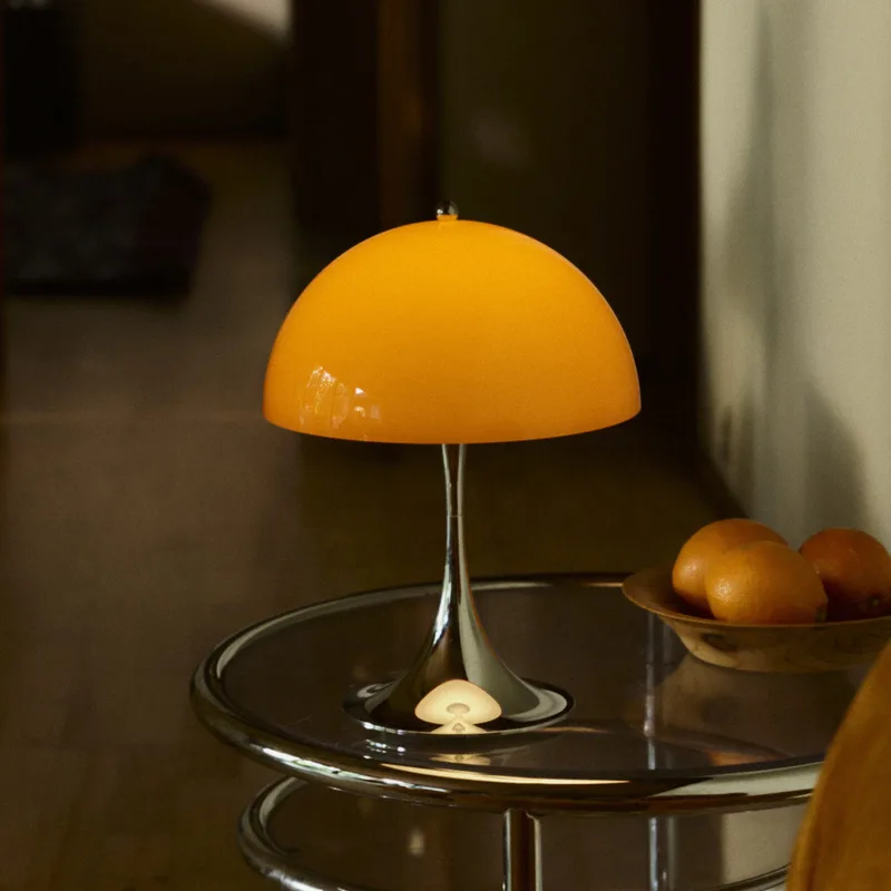 Panthella 250 Portable Original, opaal-oranje - Louis Poulsen - Terras - Designer - Kunststof - Rond by Louis Poulsen – product photo