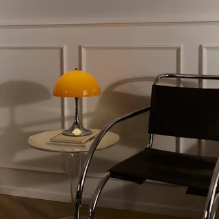Panthella 250 Portable Original, opaal-oranje fra Louis Poulsen – produktbillede 2 af 4