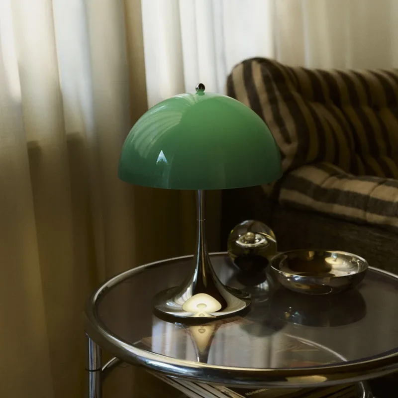 Panthella 250 Portable Original, opaalgroen - Louis Poulsen - Terras - Designer - Kunststof - Rond by Louis Poulsen – product photo