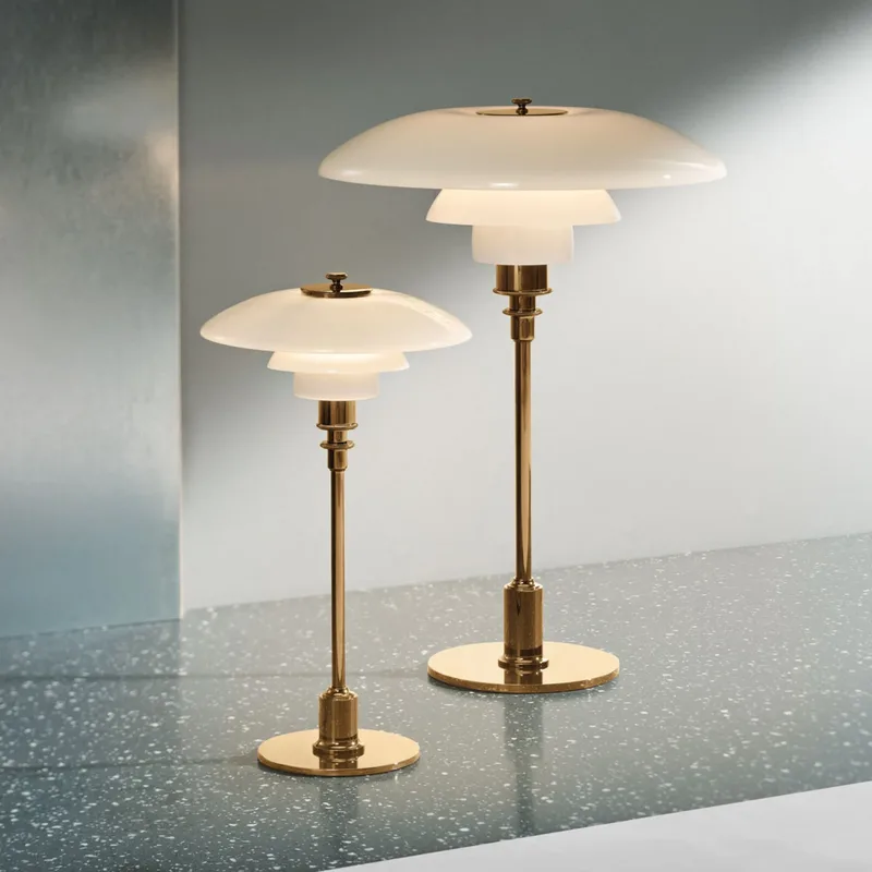 PH 2/1 Tafellamp Geelkoper - Louis Poulsen - Woonkamer - Designer - Metaal - Met lampenkap von Louis Poulsen – Produktfoto