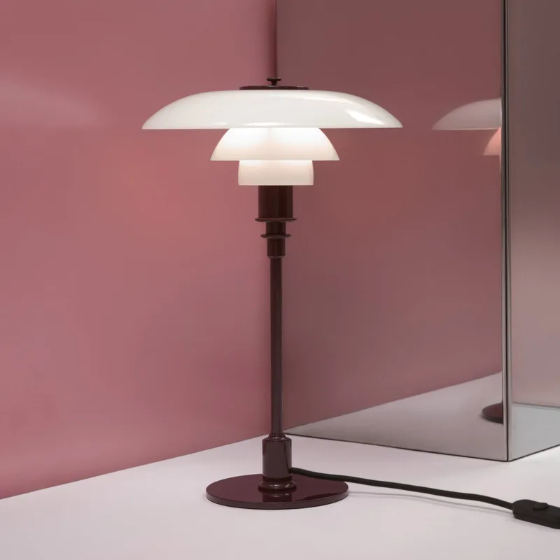 PH 3/2 tafellamp, glanzend bordeauxrood, Ø 28 cm - Louis Poulsen - Woonkamer - Designer - Glas - Met lampenkap by Louis Poulsen – product photo