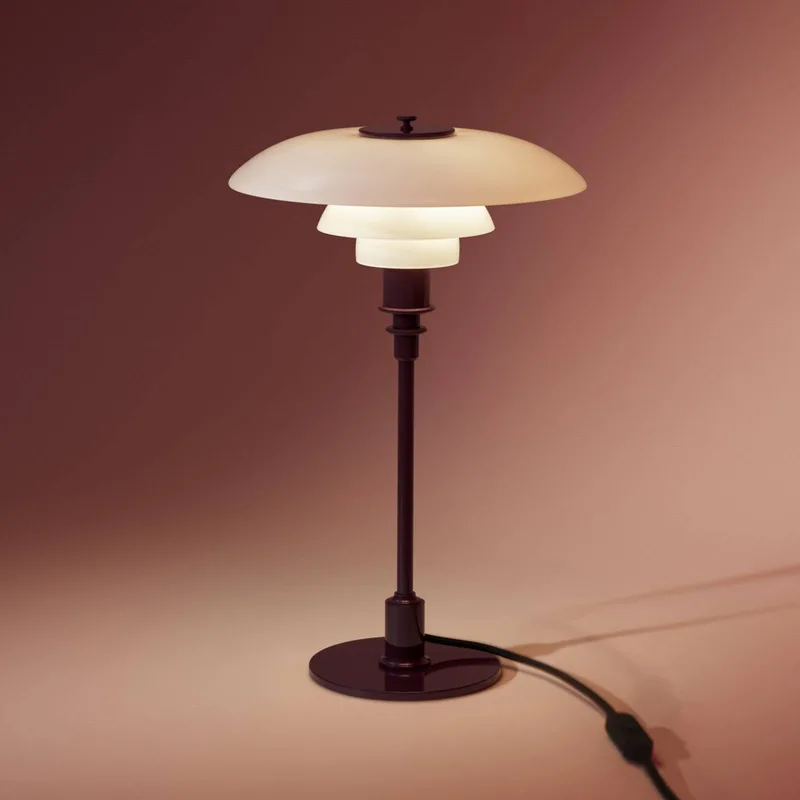 PH 3/2 tafellamp, glanzend bordeauxrood, Ø 28 cm van Louis Poulsen – productfoto 5 van 5