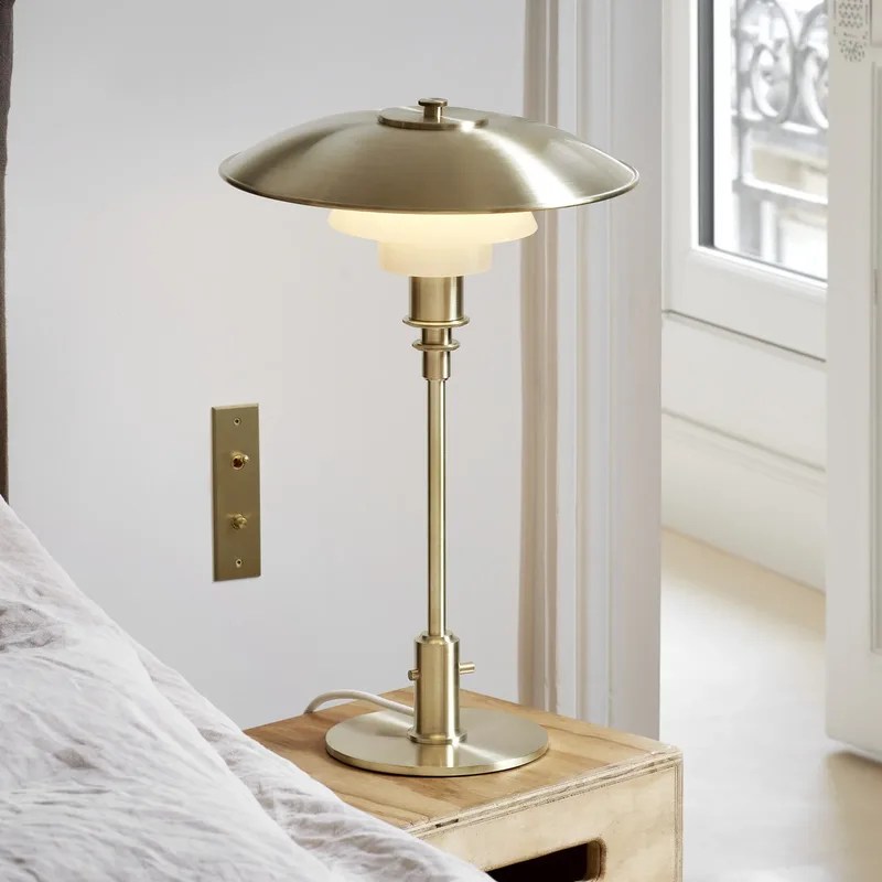 PH 3/2 tafellamp, messing/wit, 48 cm, glas - Louis Poulsen - Woonkamer - Designer - Metaal - Met lampenkap by Louis Poulsen – product photo