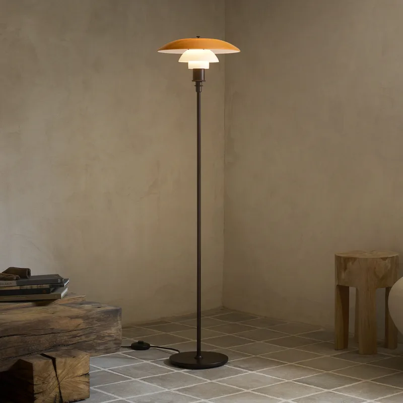PH 3½-2½ vloerlamp, gebruneerd messing, amber - Louis Poulsen - Woonkamer - Designer - Metaal - 1 lamp by Louis Poulsen – product photo